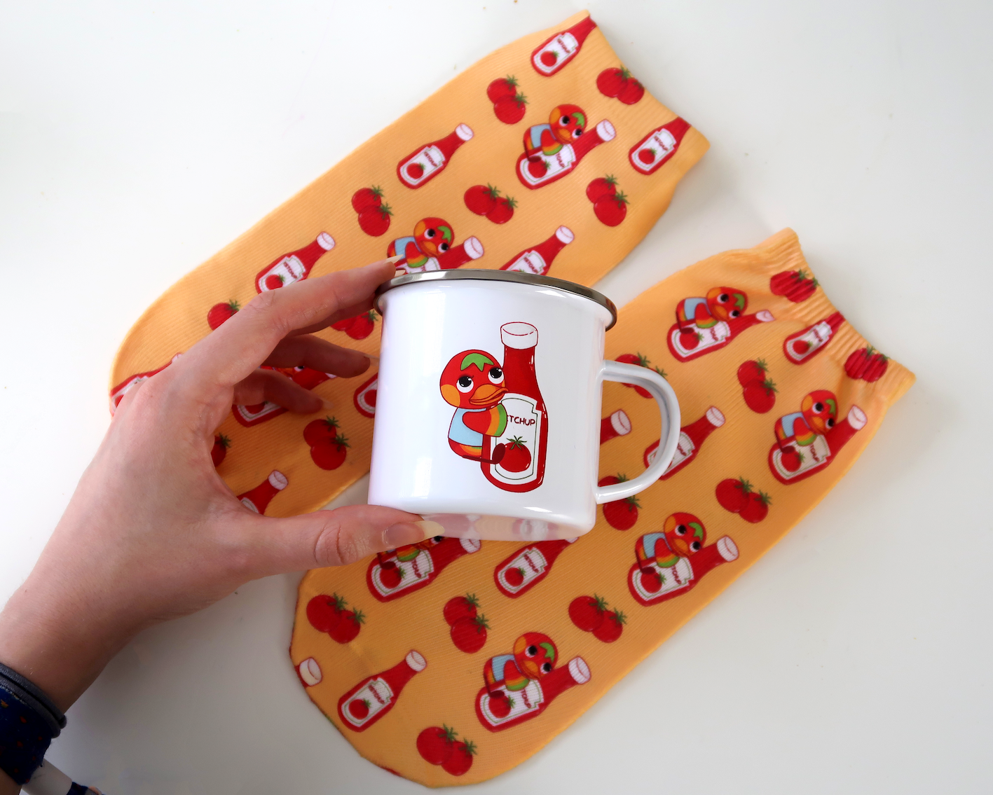 Ketchup Gift Box (1 enamel mug & 1 pair of socks)
