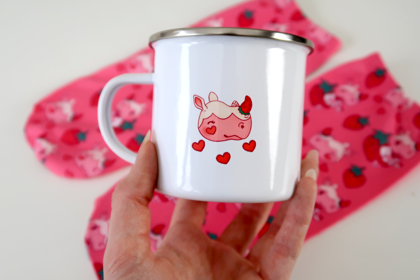 Merengue Gift Box (1 enamel mug & 1 pair of socks)